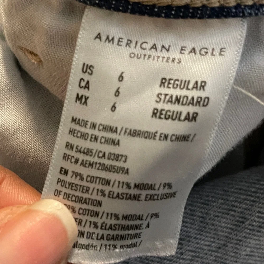 American Eagle Jeans Womens 6 Blue Mom Straight Jean Light Wash Minimal Normcore - Picture 8 of 11